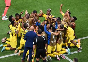 Ecuador setzte sich gegen Katar souverän mit 2:0 durch., © Robert Michael/dpa