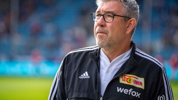 Berlins Trainer Urs Fischer will auch nach Abpfiff gegen Borussia Gladbach an der Tabellenspitze bleiben., © David Inderlied/Deutsche Presse-Agentur GmbH/dpa