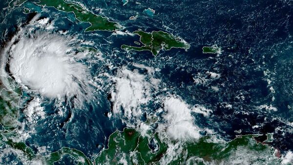 Kurz vor der Ankunft von Hurrikan «Lisa» haben die Behörden im mittelamerikanischen Land Belize Notunterkünfte eingerichtet und Flughäfen geschlossen., © Uncredited/NOAA/AP/dpa