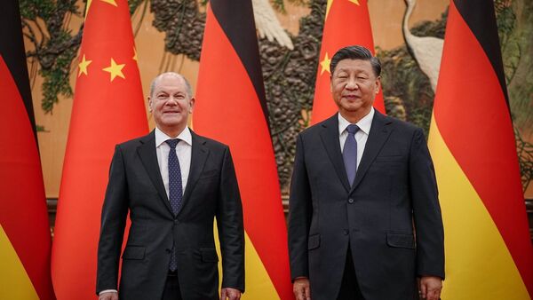 Chinas Präsident Xi Jinping (r) empfängt Bundeskanzler Olaf Scholz., © Kay Nietfeld/dpa Pool/dpa
