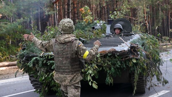 Ukrainische Soldaten nehmen an einem Training zur Abwehr einer feindlichen Offensive teil., © -/Ukrinform/dpa