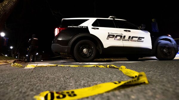 Ein Fahrzeug der Polizei von Charlottesville.Bei einer Gewalttat auf dem Campus der Universität von Virginia  hat ein Schütze drei Menschen getötet., © Mike Kropf/The Daily Progress/dpa