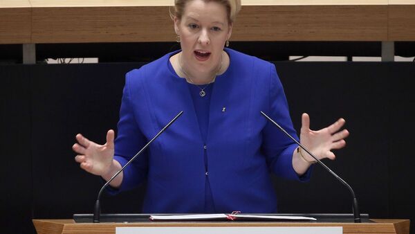 Franziska Giffey gibt während der Plenarsitzung des Berliner Abgeordnetenhauses eine Regierungserklärung ab., © Wolfgang Kumm/dpa